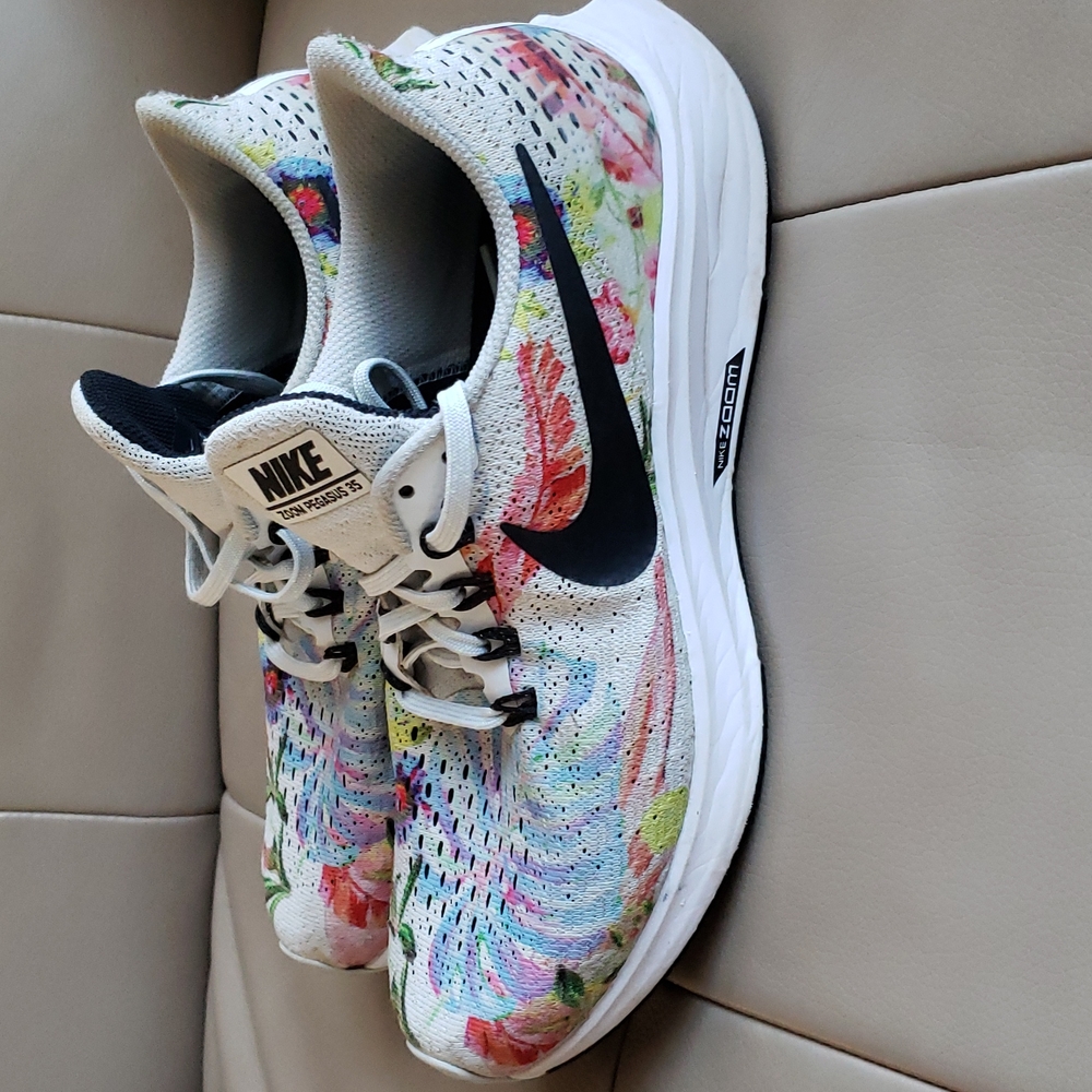 Nike Zoom Pegasus 35 womens running sneakers 7.5 size in excellent condition